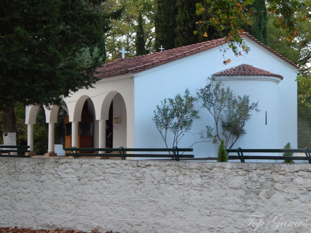 Το εκκλησάκι της Παναγίας Ντινιούς ║ Πηγή φωτογραφίας | www.topgamos.gr
