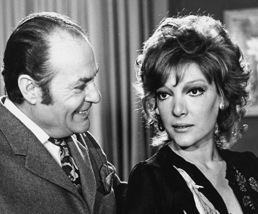 H Μάρω Κοντού με τον Λάμπρο Κωνσταντάρα στην ταινία «Της ζήλειας τα καμώματα» (1971) ║  Photo by www.sansimera.gr - © SanSimera.gr